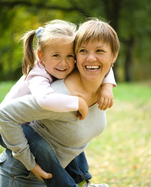 Mother and her child are playing in park — Stock Photo, Image