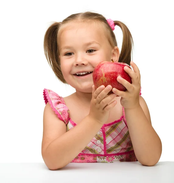 Az apple egy kislány portréja — Stock Fotó