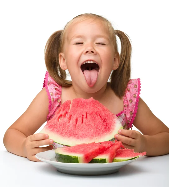 Söt liten flicka kommer att äta vattenmelon — Stockfoto