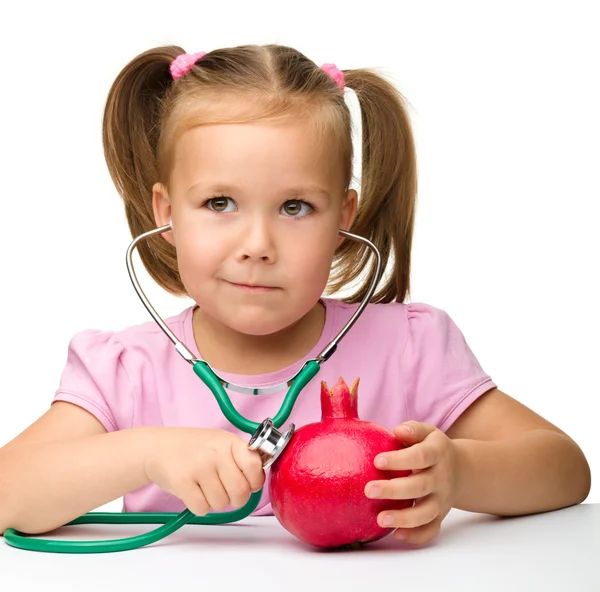 Little girl with pomegranate — Stockfoto
