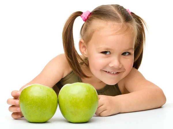 A kislány két zöld alma — Stock Fotó