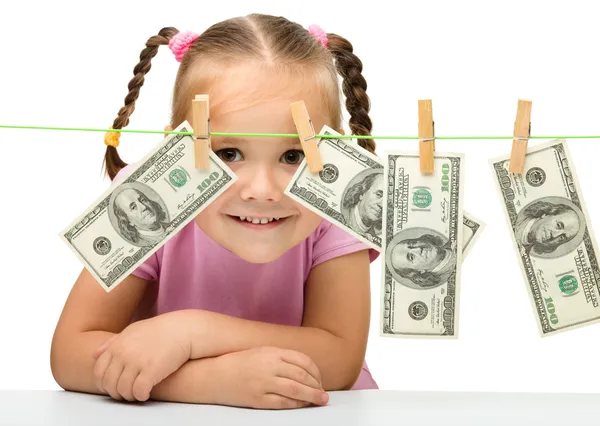 Мила дівчинка з паперовими грошима долари — стокове фото