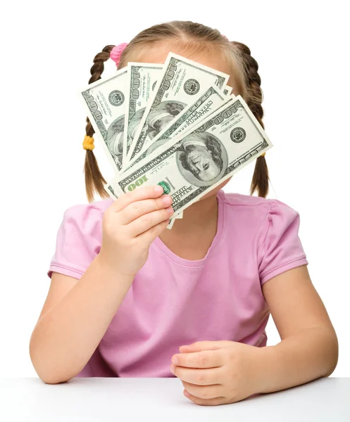 Cute dziewczynka z papierowych pieniędzy - dolarów — Zdjęcie stockowe