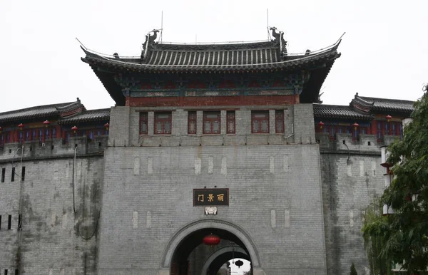 Porta della città nella città vecchia di Luoyang — Foto Stock