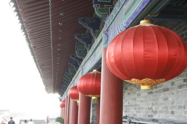 Centro de Xian, Linternas en el edificio de la puerta sur Imagen de stock