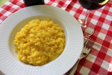 Risotto alla Milanese clipart