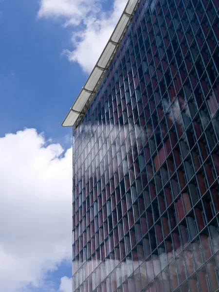 Bürohaus-Wolken — Stockfoto