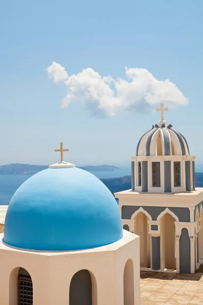 Domos de la iglesia antigua en Santorini —  Fotos de Stock
