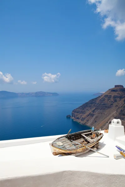 Antiguo bote de remos en Thira, Santorini, Grecia —  Fotos de Stock