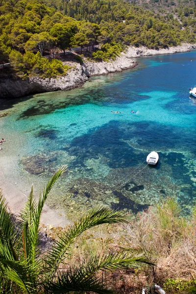 ケファロニア島の美しいターコイズ色の水 — ストック写真
