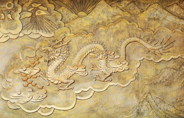 Zlatá reliéf drak — Stock fotografie