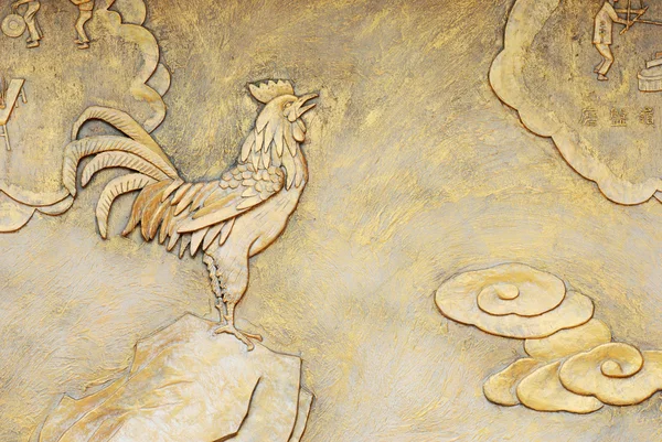 Goldenes Relief des Hahns — Stockfoto