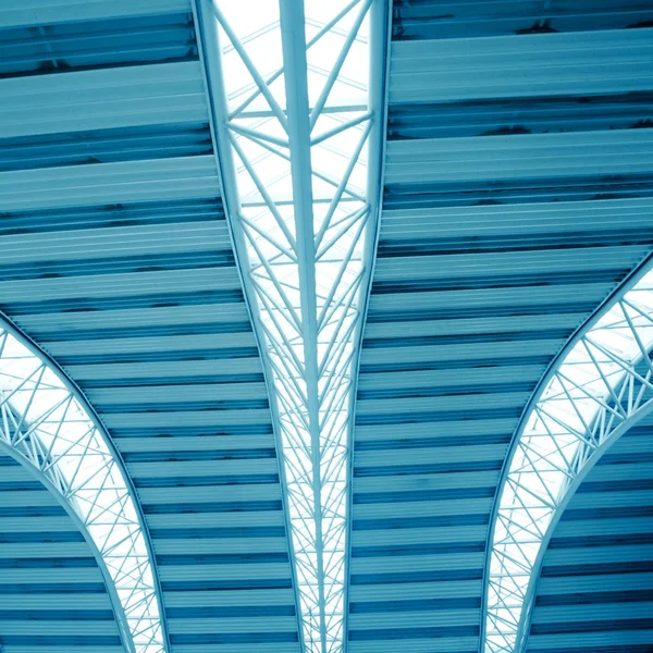 現代都市建築の天井の詳細 — ストック写真