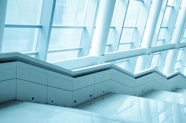 现代化的办公大楼楼梯 — 图库照片