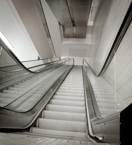 Κυλιόμενες σκάλες αρχιτεκτονική — Φωτογραφία Αρχείου