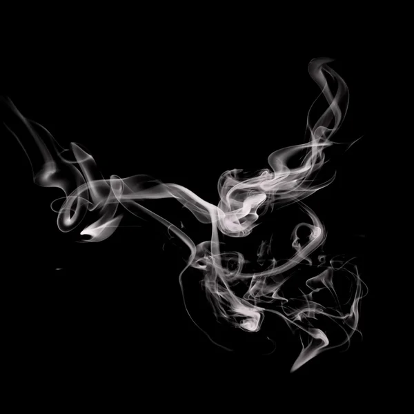 在黑色上隔绝的抽象烟雾 — 图库照片