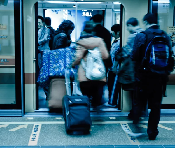 Pressão dos passageiros no comboio — Fotografia de Stock