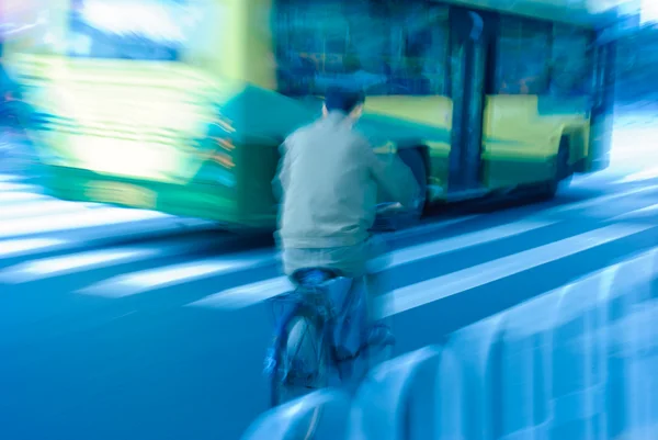 Велогонщик движется — стоковое фото