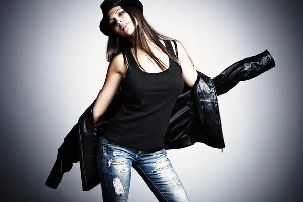 Woman in leather jacket and hat — Stock Photo, Image