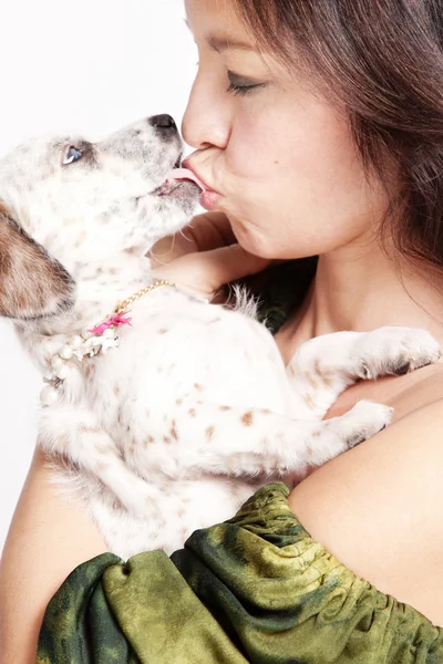 Kiss the puppy — Stock Photo, Image