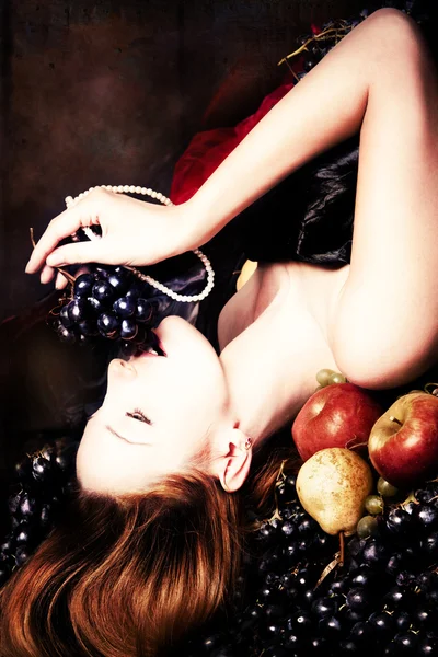 Vrouw en druivenmost — Stockfoto