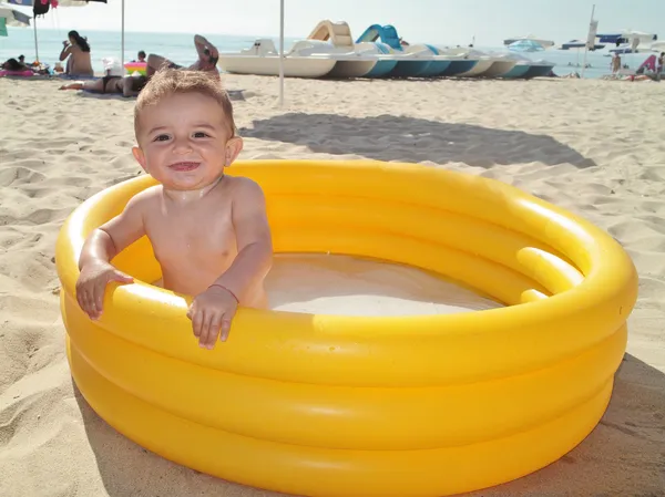 Malý chlapec na pláž — Stock fotografie