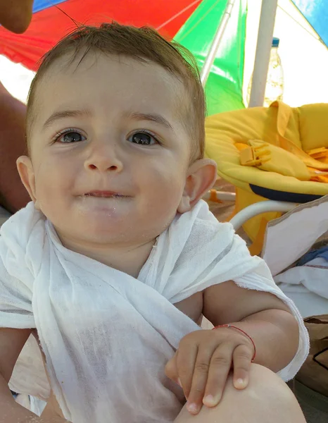 Маленький хлопчик з пляжу — стокове фото