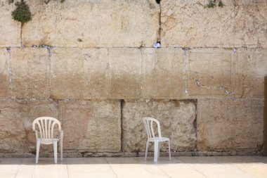 eski zamandan beri onun plastik sandalye ile batı duvarı Yahudi geldi