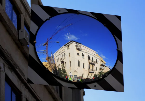 鏡の中の建物 — ストック写真