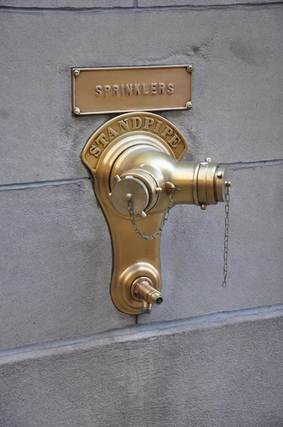 壁の消火栓 — ストック写真