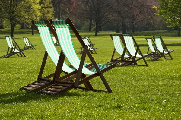 Deck chairs in a park — Stock Photo, Image