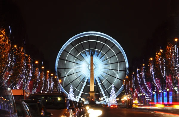 A avenida Champs-Elysees iluminada para o Natal — Fotografia de Stock