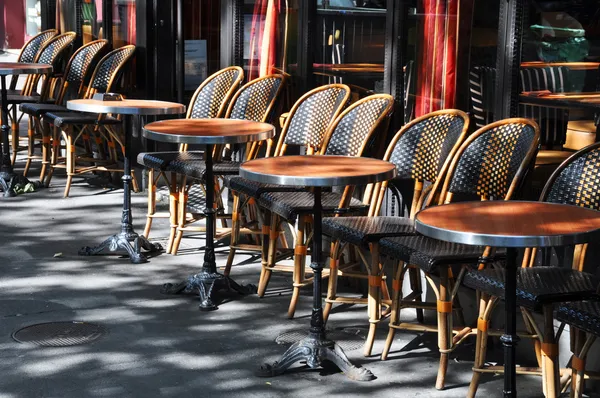 在巴黎的咖啡馆露台 — 图库照片
