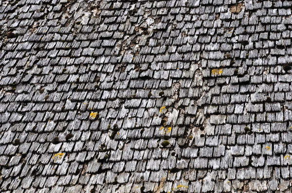 Staré dřevo Taškové střechy — Stock fotografie