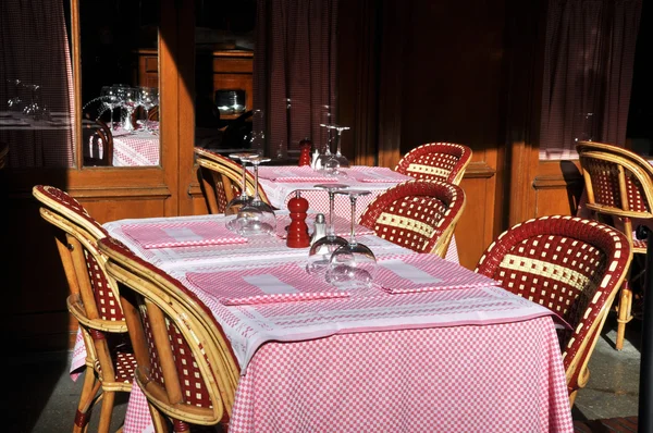 Typical French bistro, Paris — Stock Photo, Image