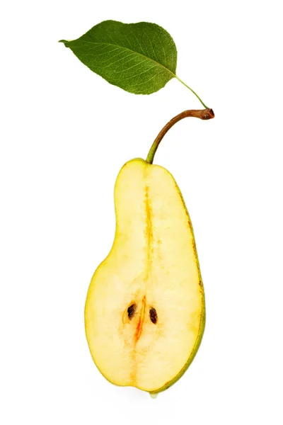Färskt saftigt halv päron — Stockfoto