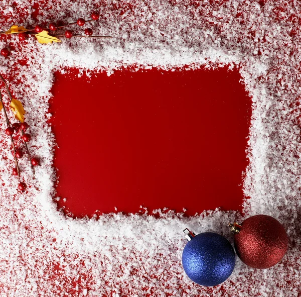 크리스마스 빨간 배경에 백색 눈송이 테두리 — 스톡 사진
