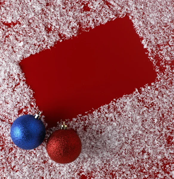 Fondo rojo de Navidad con borde de copo de nieve blanco — Foto de Stock