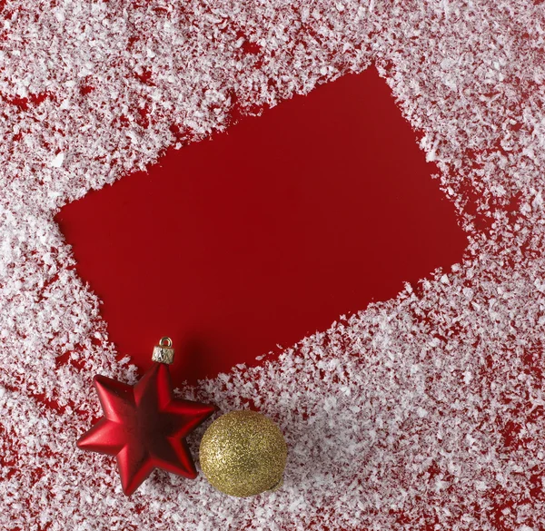 Fondo rojo de Navidad con borde de copo de nieve blanco —  Fotos de Stock