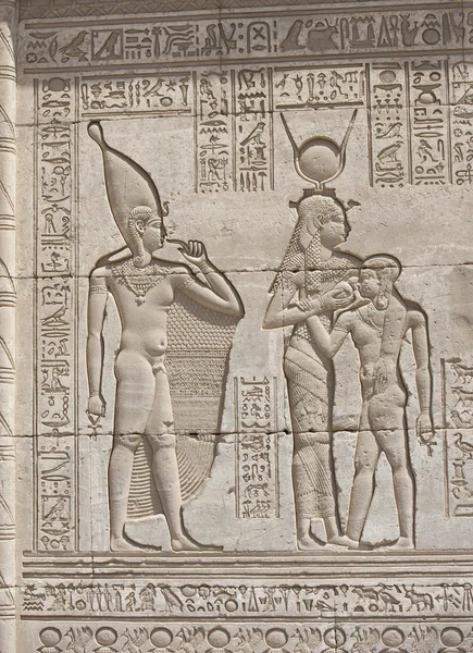 Incisioni geroglifiche su un tempio egizio — Foto Stock