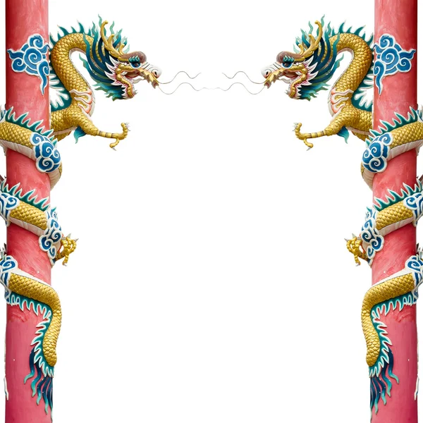 Dragão chinês gêmeo Envolvido em torno do pólo vermelho no branco — Fotografia de Stock