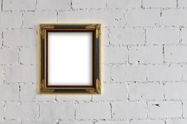 Bilderrahmen hängt an weißer Blockwand — Stockfoto