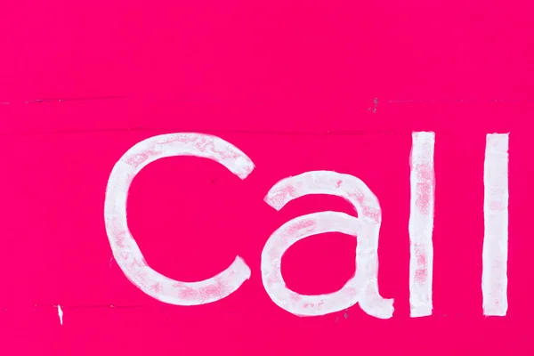 Llama a la pintura de letras blancas en rosa — Foto de Stock