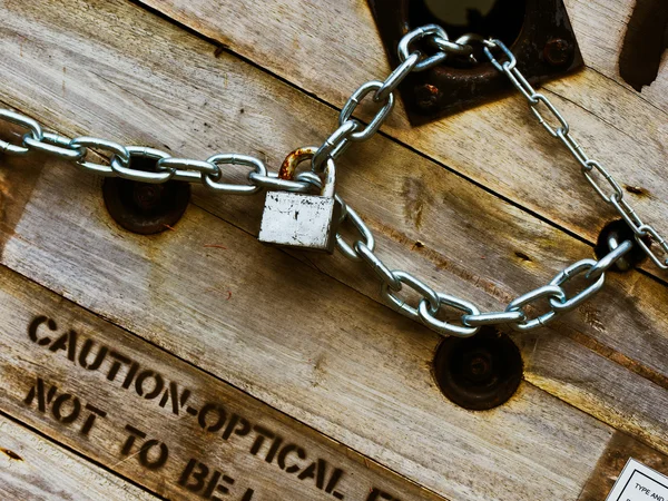 Silver key chain lock on the wood — Stock Photo, Image
