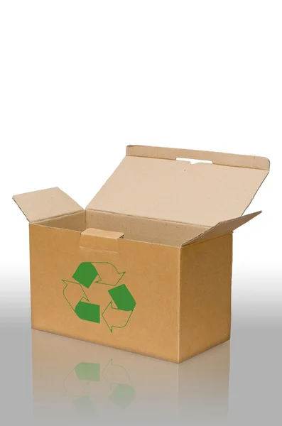 Aprire riciclare scatola di carta marrone sul pavimento — Foto Stock