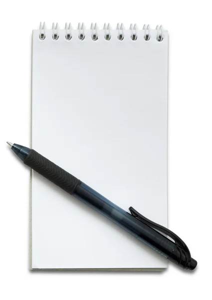 Bolígrafo negro y pequeño cuaderno blanco sobre blanco — Foto de Stock