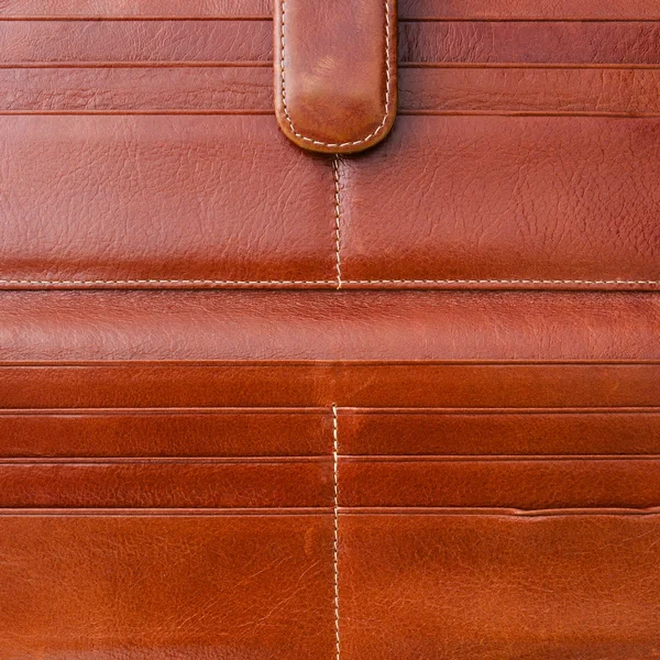 Powierzchni brązowy skórzany portfel — Zdjęcie stockowe