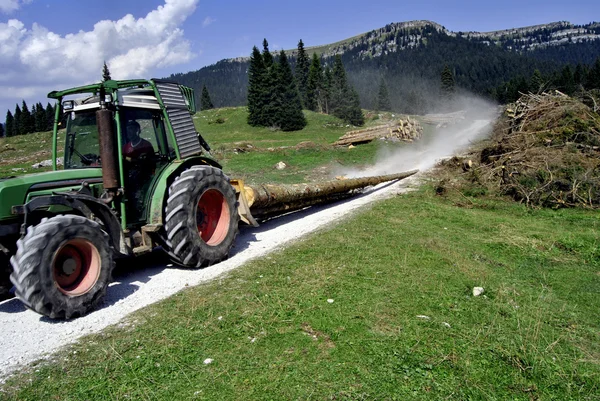 Laden tractor — Stock Photo, Image