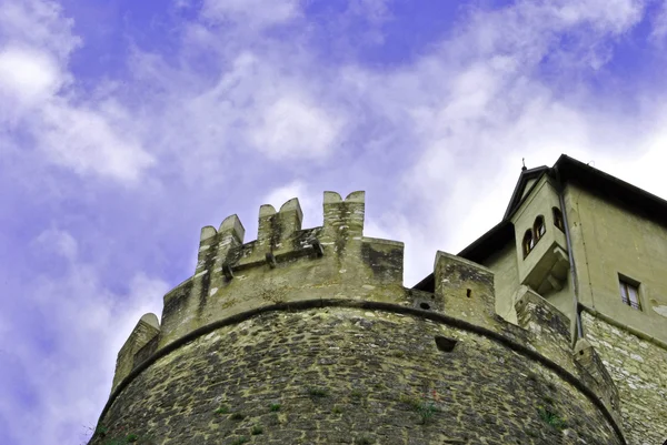 Medeltida slott med torn — Stockfoto