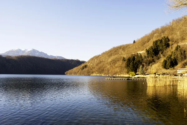 Romantyczne jezioro — Zdjęcie stockowe